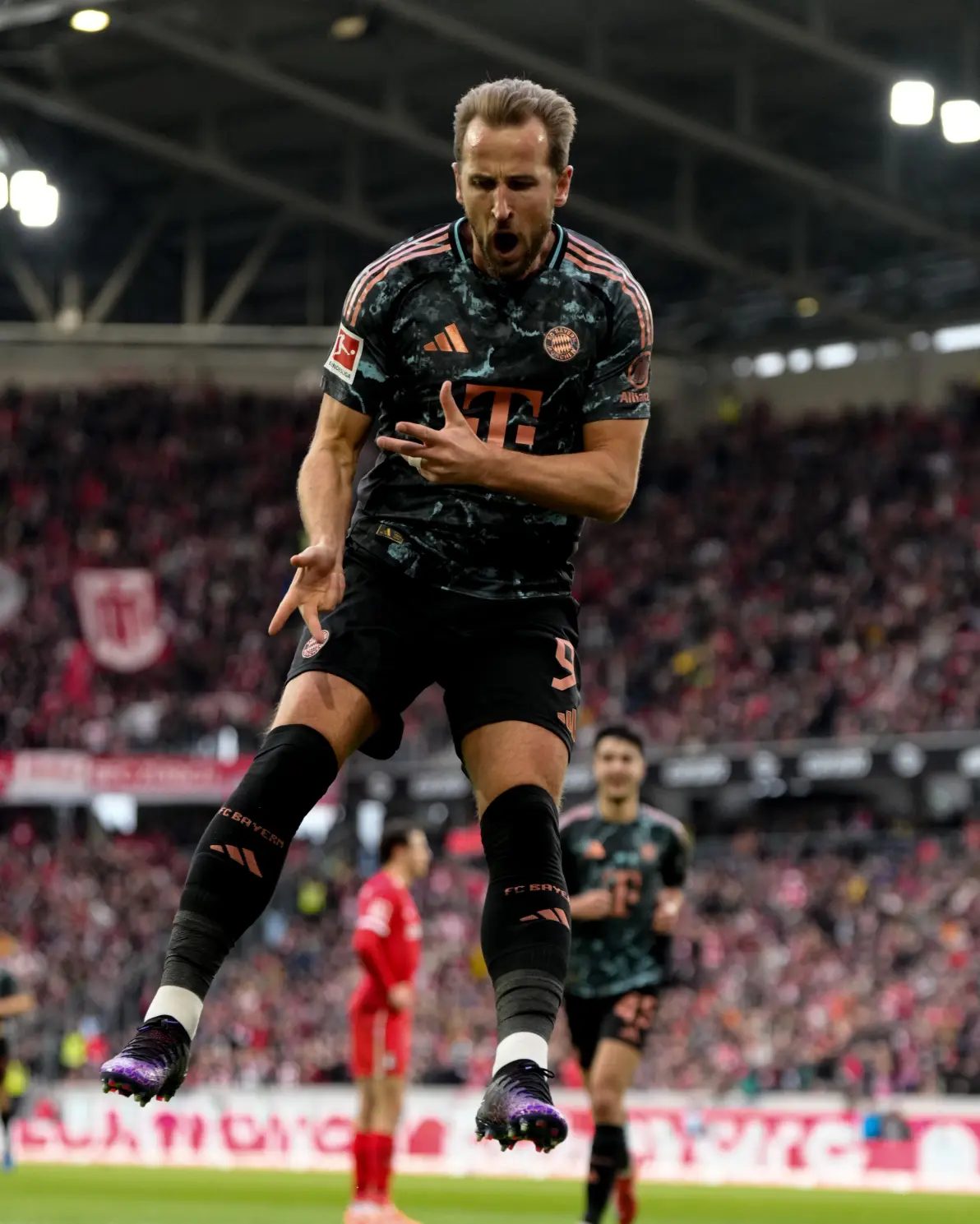 包含弗赖堡德甲征程：实力出众，展现强大实力的词条