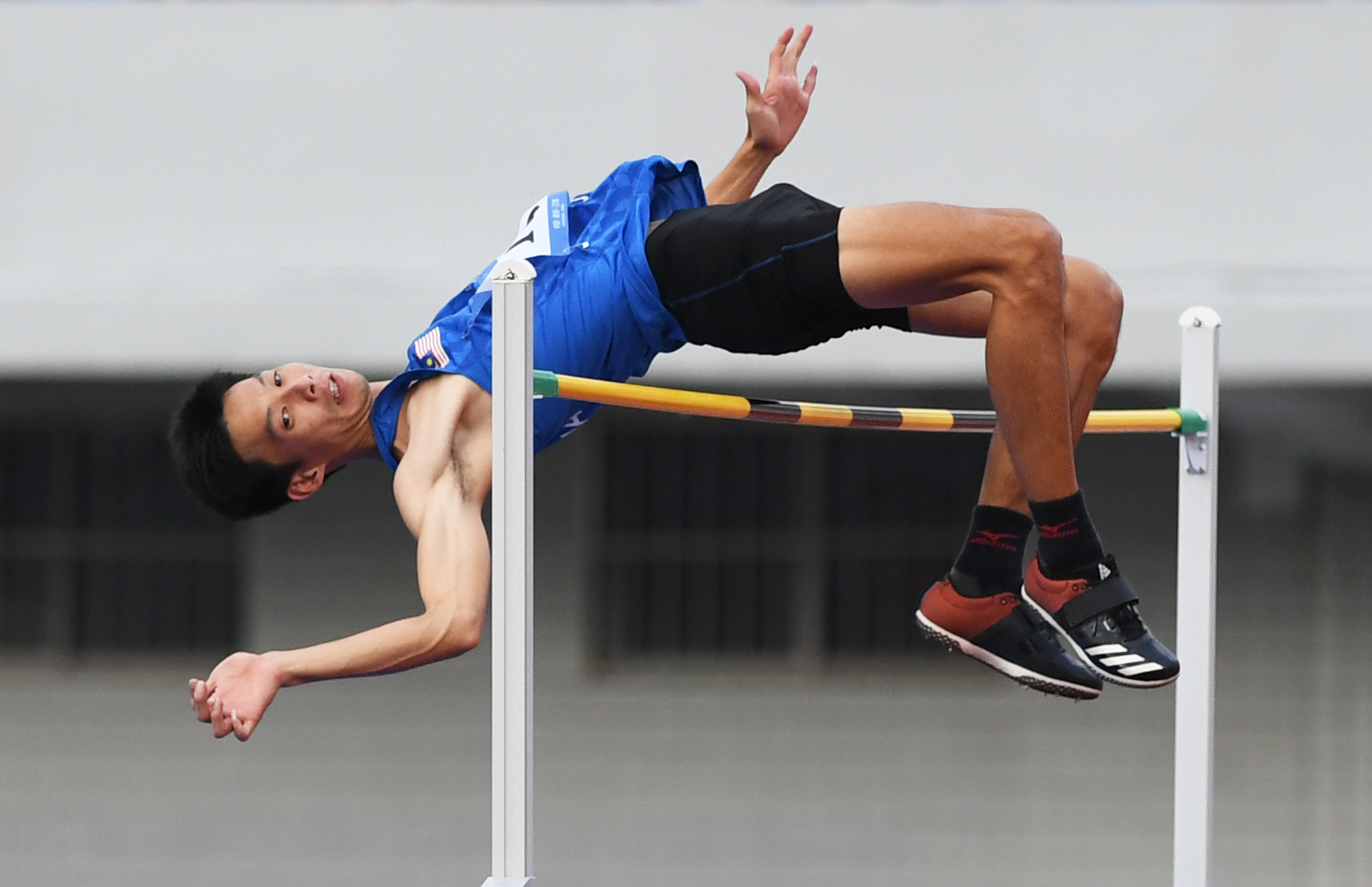 开云体育官方网站-包含男子跳高项目冠军诞生，创造绝佳成绩的词条