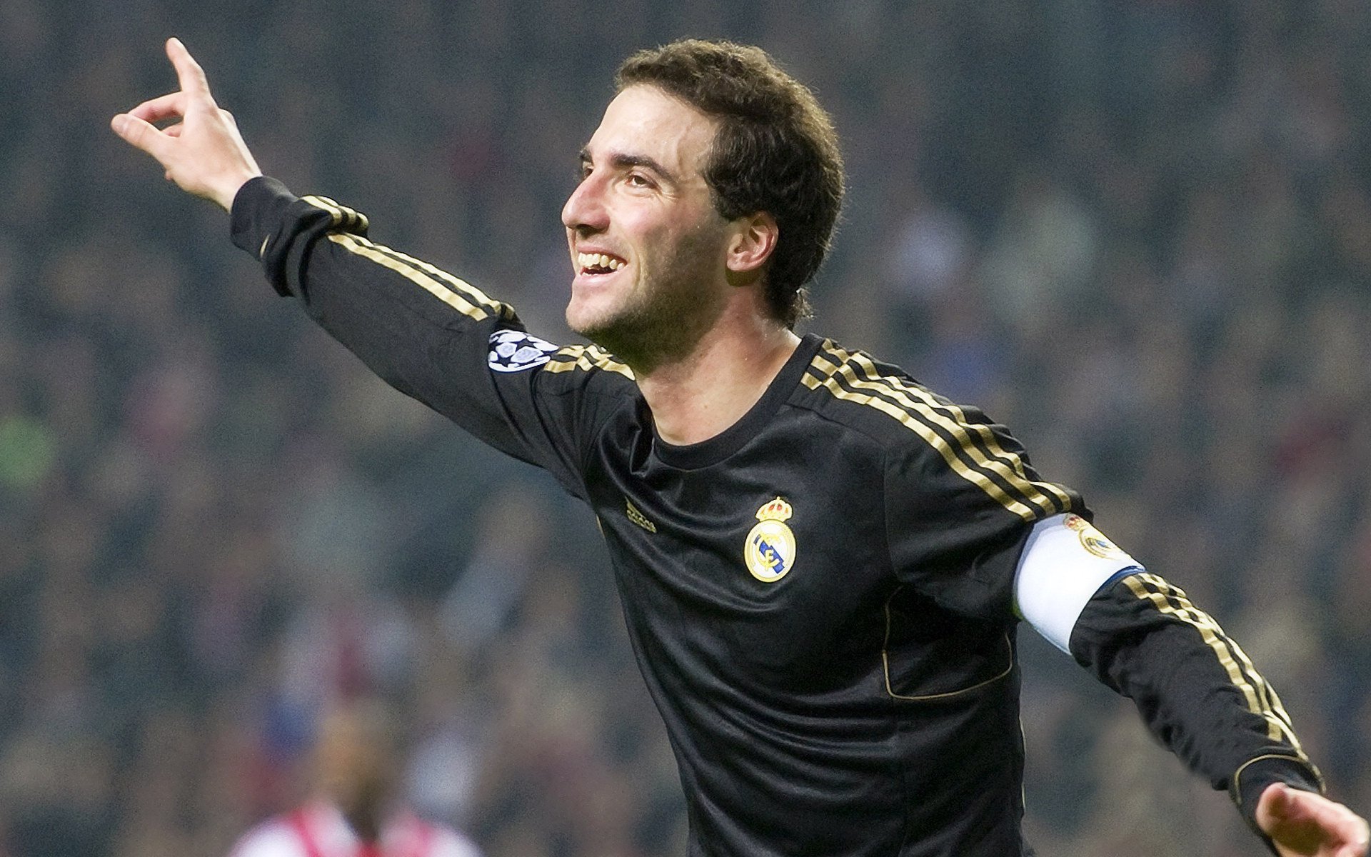 老鹰强行终结公牛，拉梅洛·鲍尔成为关键先生，一场新星崛起的经典战役